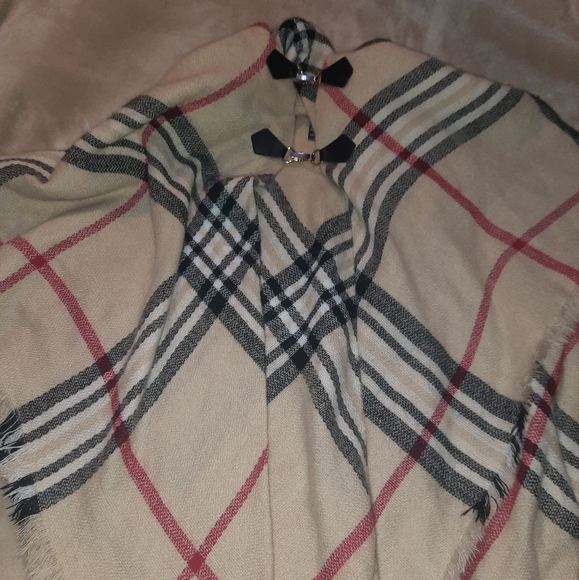 FRAAS shawl - Picture 2 of 4